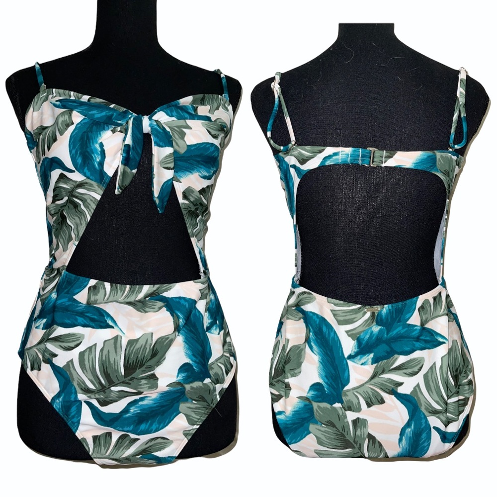 Hollister floral one piece - Picture 1 of 10